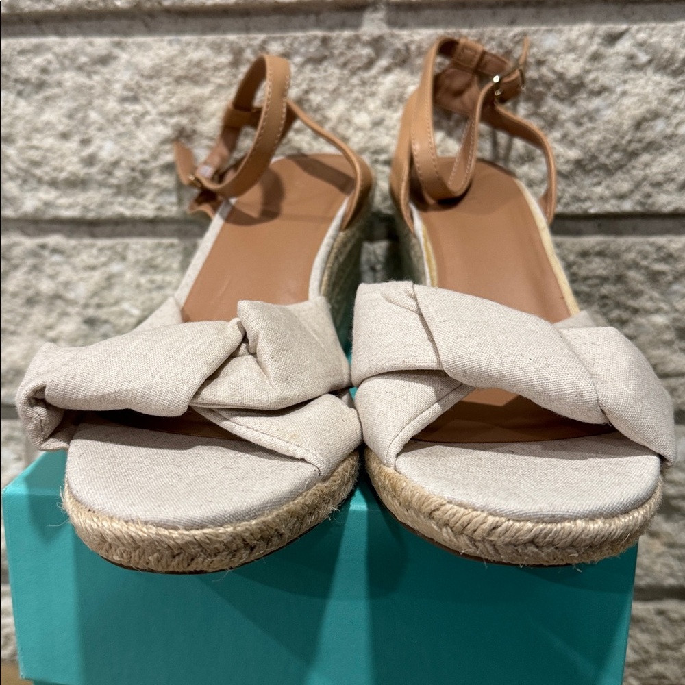 Old Navy Wedge Sandals - Picture 3 of 6